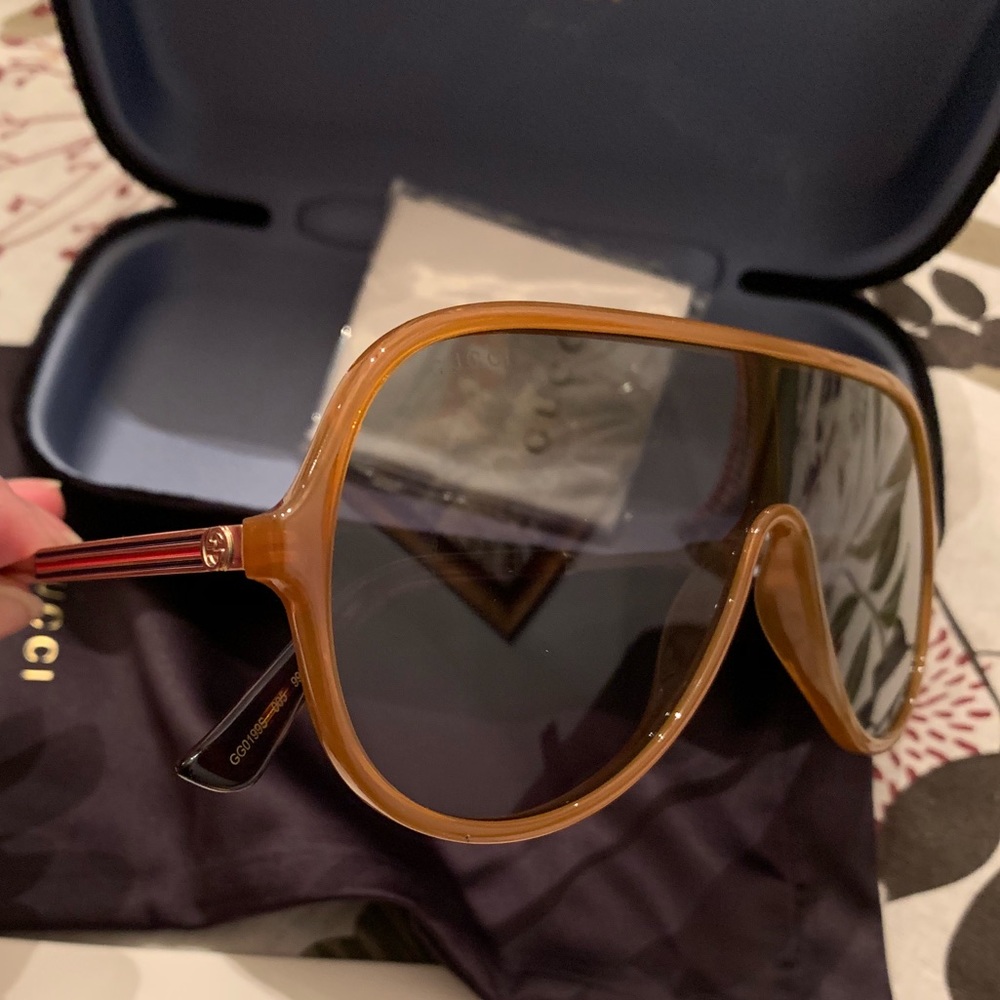 โ๏ธSOLDโ๏ธAuthentic Gucci Shield 99 Acetate/Metal - Picture 1 of 7